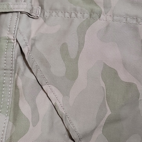 Torrid Feel The Fit Ankle Camo Pants/ Size 18. - Picture 12 of 12